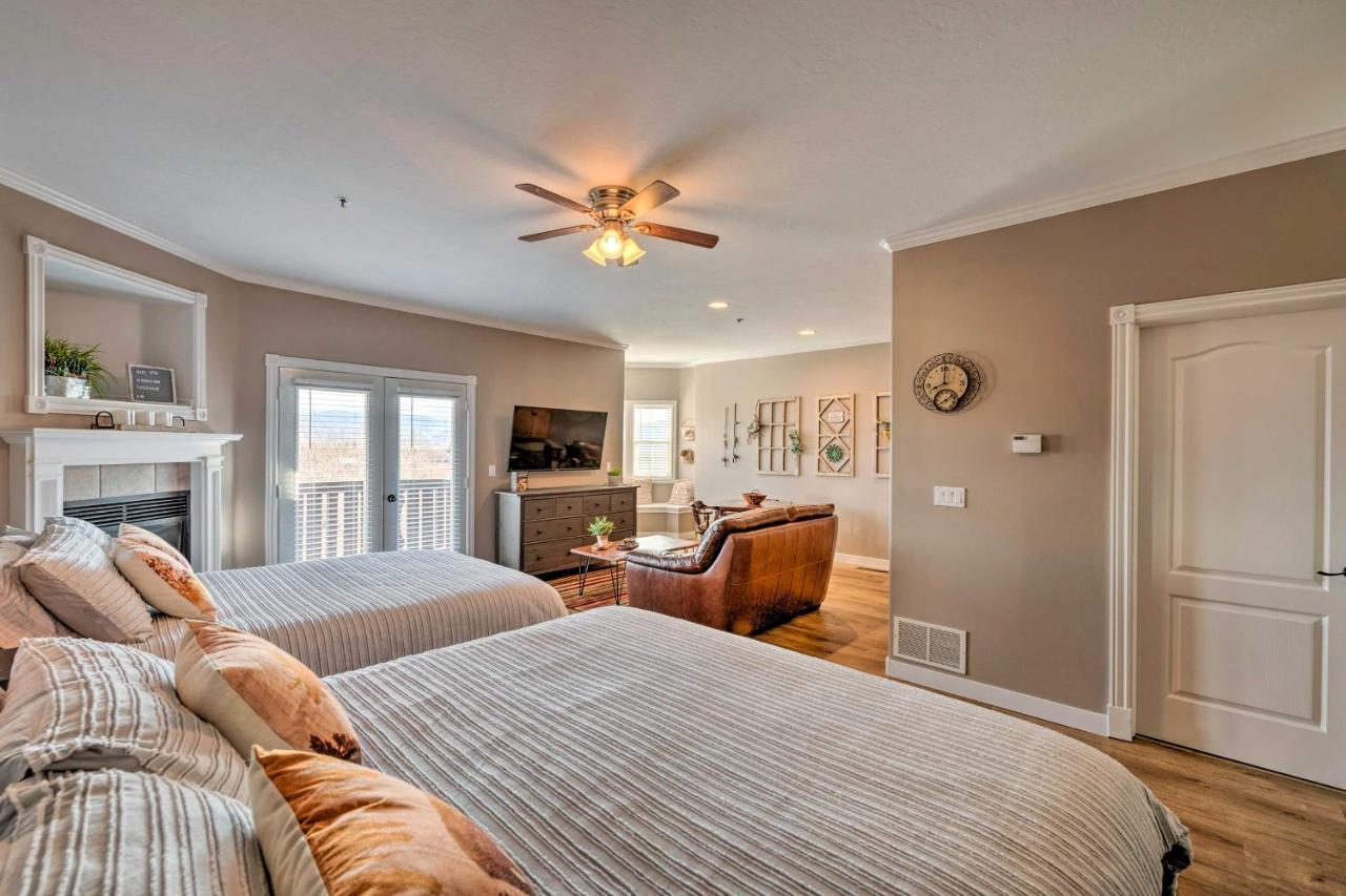 Large, Cozy Midway Studio With Mountain Views! المظهر الخارجي الصورة