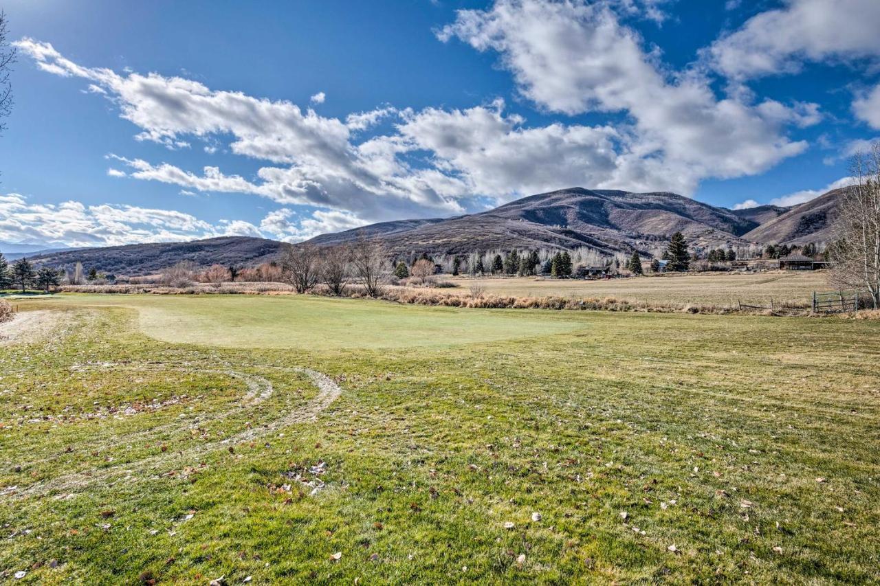 Large, Cozy Midway Studio With Mountain Views! المظهر الخارجي الصورة
